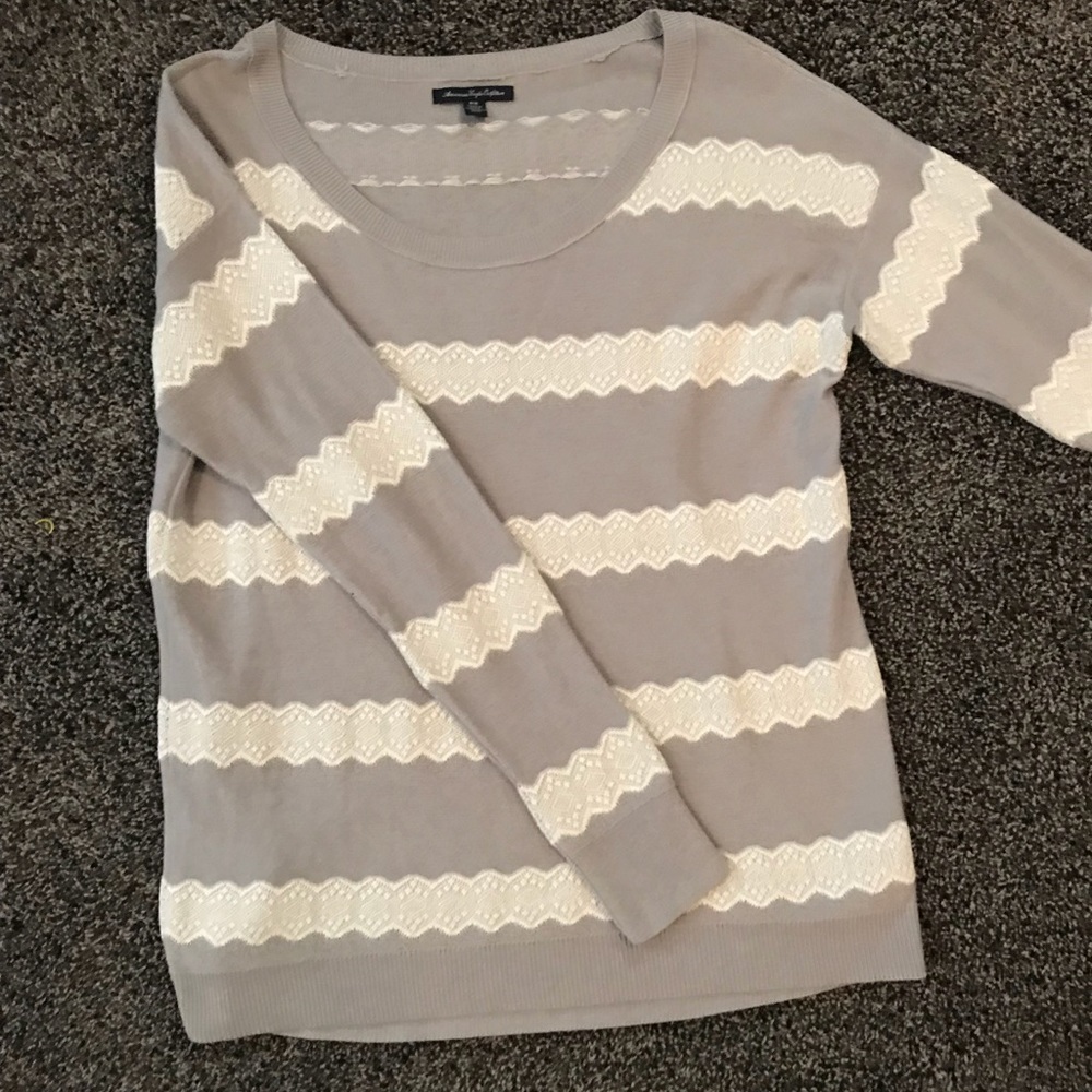 EUC American Eagle Lightweight Sweater Lace Design